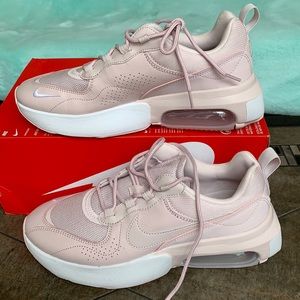 NIKE WMNS AIR MAX VERONA